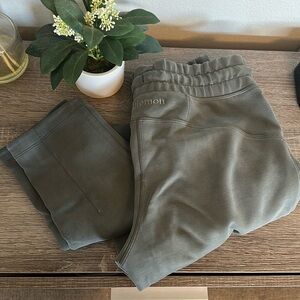 Lululemon softstreme cropped pants